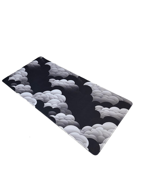 Minimalistische muismat met zwart-wit cloud patroon – ideaal voor creatieven en gamers